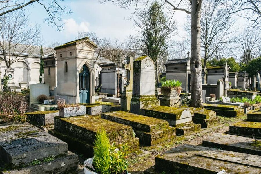 Paris: Pere Lachaise Cemetery Guided Tour - Starting at the Rue des Rondeaux entrance