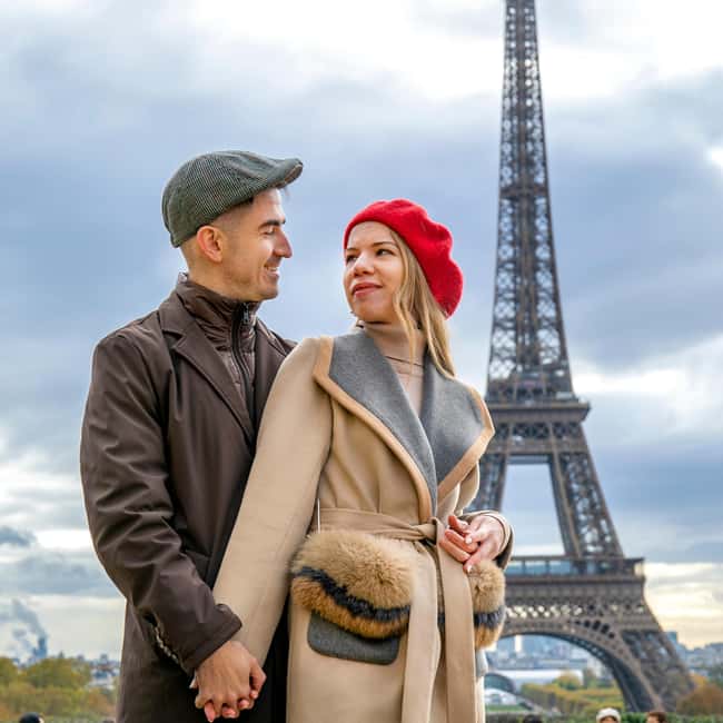 Paris: Photoshoot Around Eiffel Tower with 55 Edited Photos - A One-Hour Route Around the Eiffel Tower