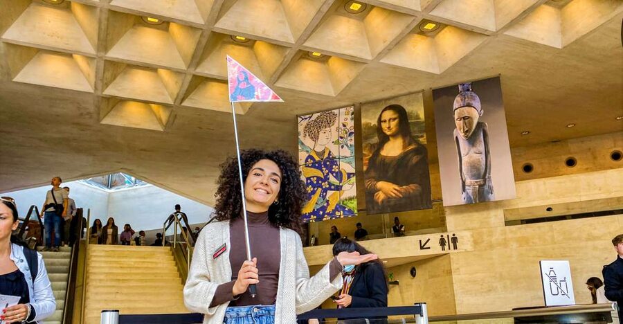 Paris: Priority Access Louvre with Host -Direct to Mona Lisa - What hosts add beyond basic entry