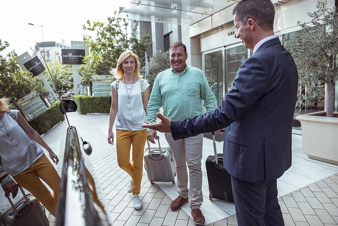 Paris Private Airport Transfer & City Sightseeing Tour - The airport welcome and the wait-time promise