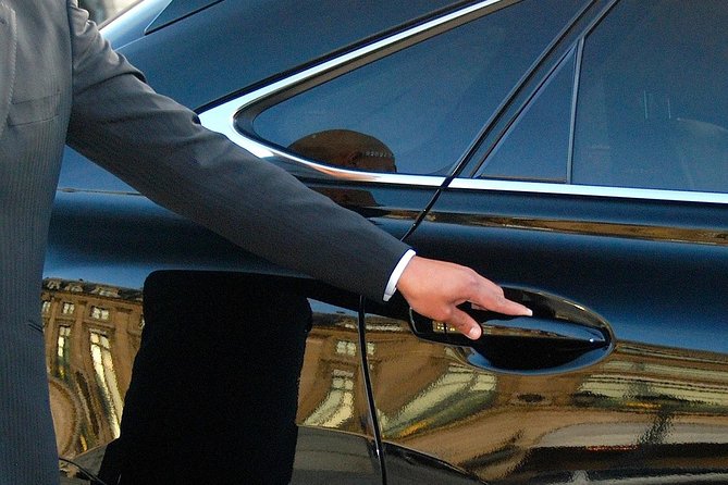 Paris Private Arrival Transfer from Charles de Gaulle (CDG) or Orly (ORY) - Drivers who add a little local help