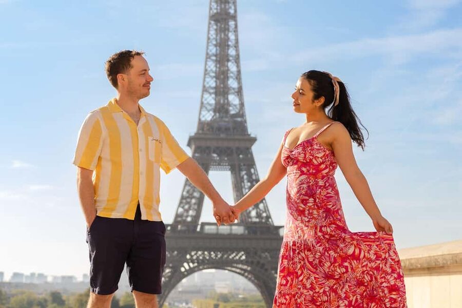 Paris: Private Photoshoot at the Eiffel Tower - Posing Help for Camera-Shy People
