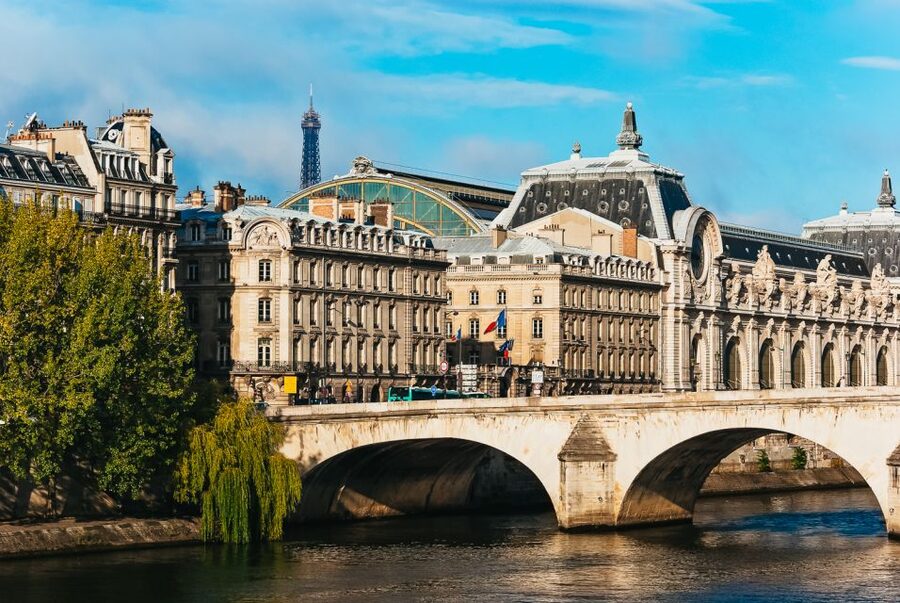 Paris: Romantic Cruise with 3-course Dinner on Seine River - Key points before you book