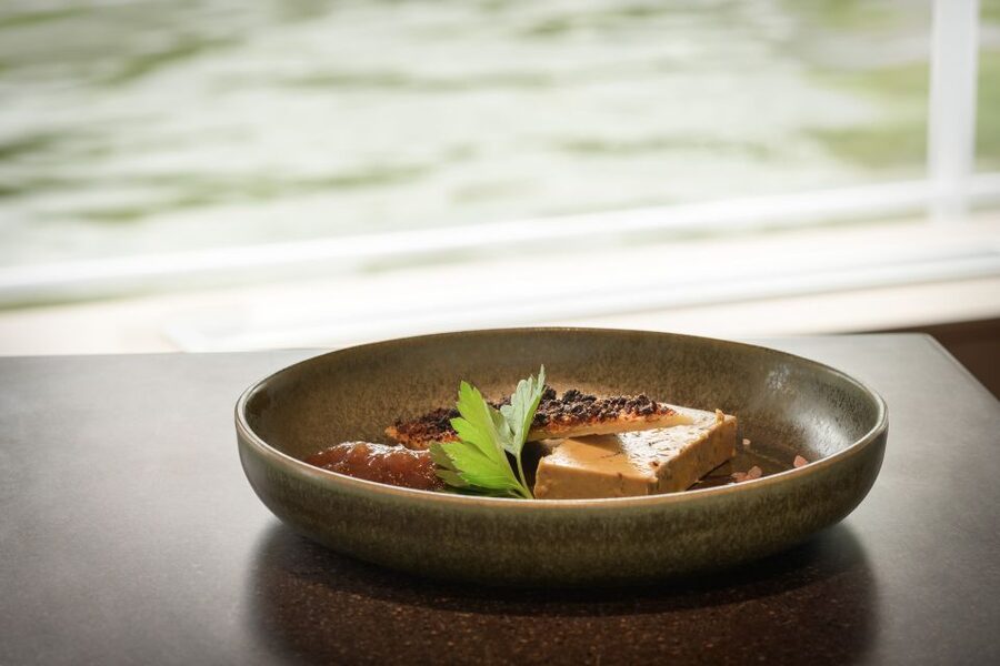 Paris: Romantic Cruise with 3-course Dinner on Seine River - Who will enjoy this cruise most