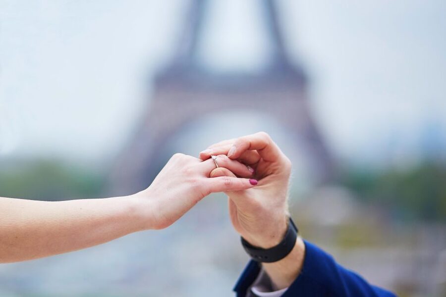 Paris: Romantic Photoshoot for Couples - Timing, crowds, and practical planning