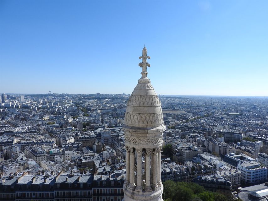 Paris: Sacré-Coeur and Montmartre Tour with Expert Guide - Place du Tertre and the old artist quarter