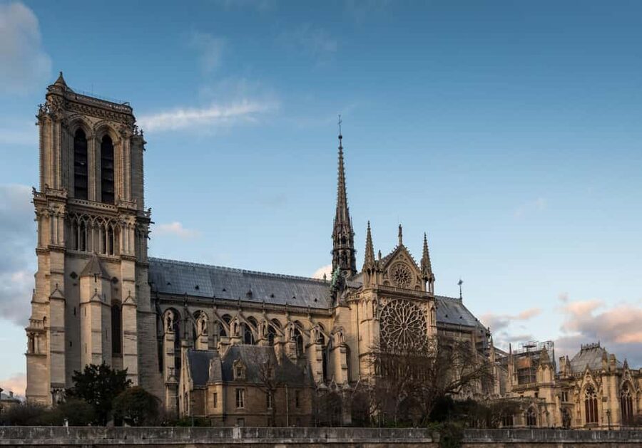 Paris: Sainte-Chapelle Entry with Notre Dame Outdoor Tour - Key points at a glance