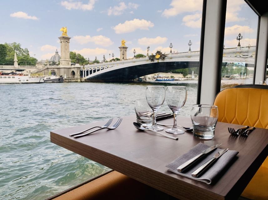 Paris: Seine River Bistronomic Dinner Cruise - Following the Seine past the Musée d’Orsay