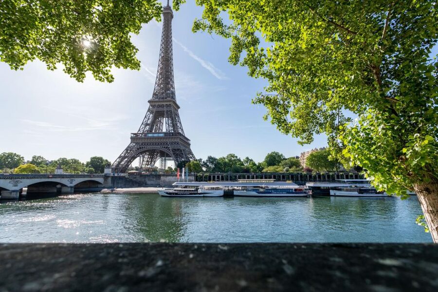 Paris: Seine River Cruise with a Live Guide - Is $24 a fair price?