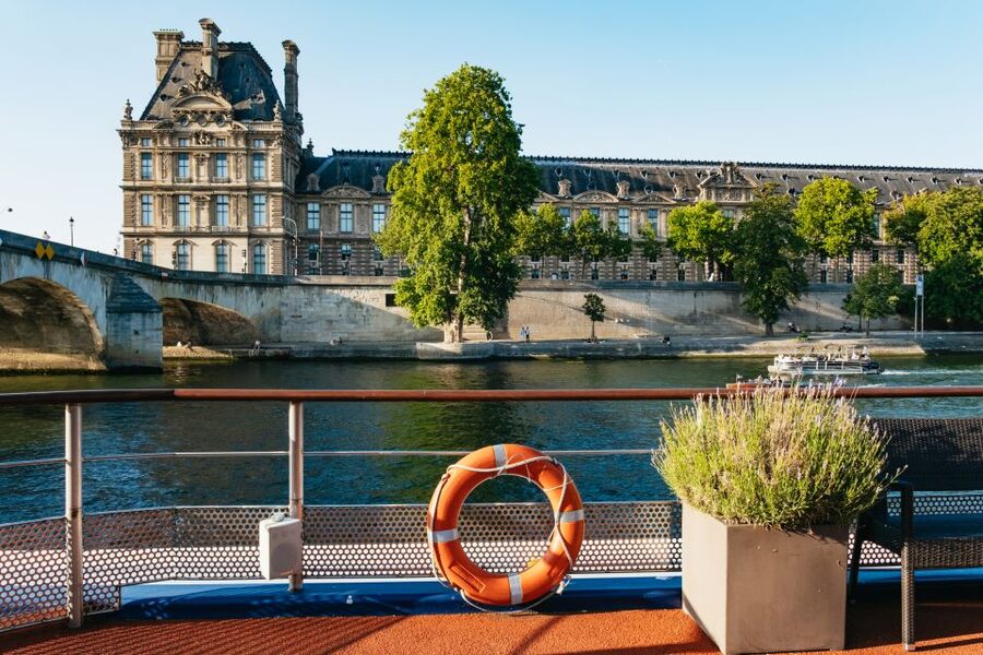 Paris: Seine River Panoramic Views Dinner Cruise - Île aux Cygnes and the Pont de Bir-Hakeim meeting point