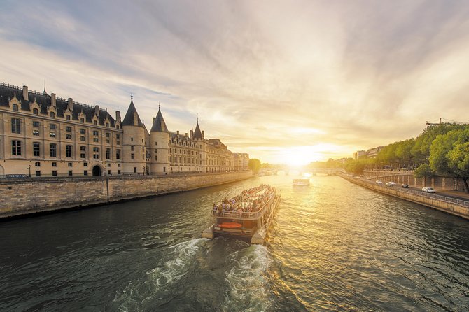 Paris Seine River Sightseeing Cruise with Commentary by Bateaux Parisiens - Is $20.48 good value?