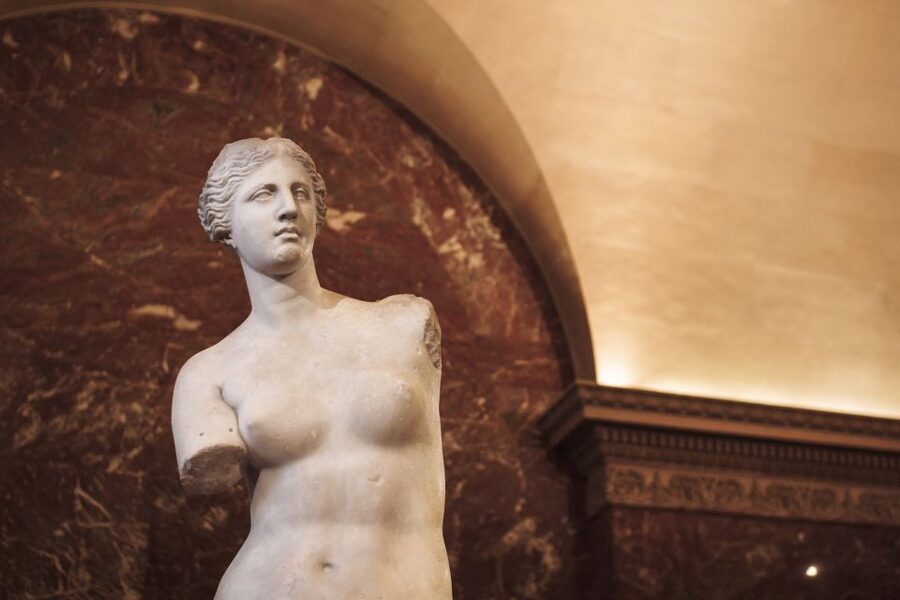 Paris: Skip-the-Line Louvre Highlights Tour with Mona Lisa - The Louvre’s grand setting is part of the tour