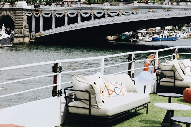 Paris Theo Boat Seine River Italian Trattoria Style Dinner Cruise - Bir Hakeim Bridge and the Statue of Liberty