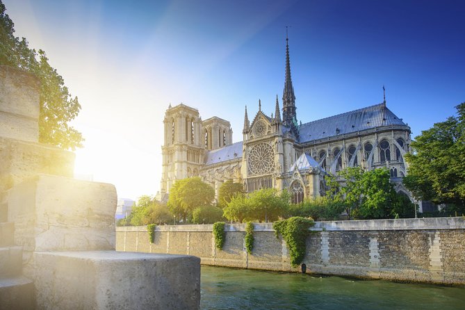 Paris Tour with Lunch at the Eiffel Tower and Seine River Cruise - How the timing can affect your day