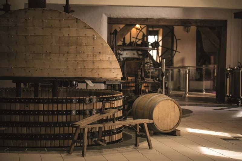 Passy-Grigny: Chocolate and Champagne Tasting Tour - From the first press to the modern vat house