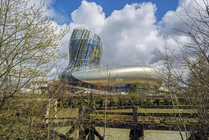 Prestige Commented Cruise glass of wine and Canelé in Bordeaux - Key points to know before you book