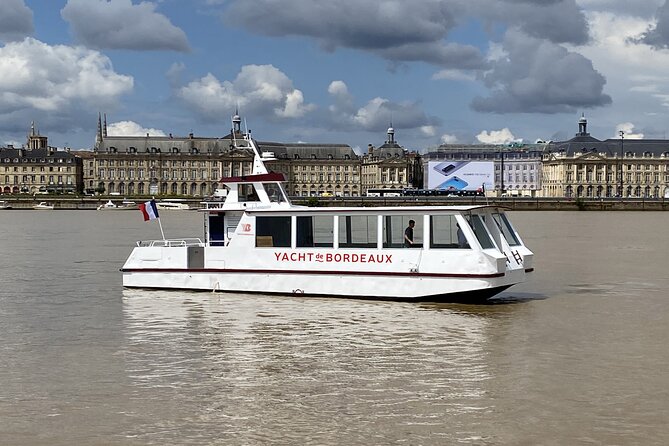 Prestige Commented Cruise glass of wine and Canelé in Bordeaux - Wine, canelé, and the small pleasures
