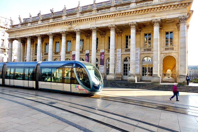 Private - Best of Bordeaux Walking Tour + Glass of Bordeaux Wine - Porte Dijeaux and the Shape of the Old City