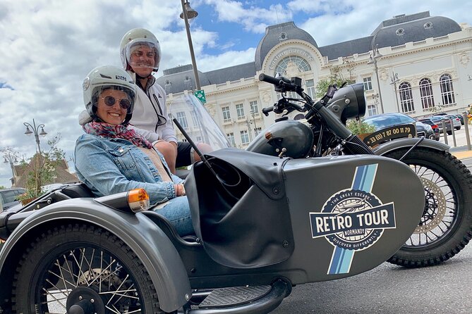 Private tour: visit Deauville in a sidecar - Racehorses at Hippodrome Deauville La Touques