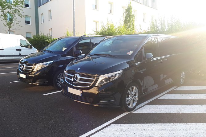 Private Transfer from CDG or ORY Airport to Paris City - A calm first hour after landing in Paris