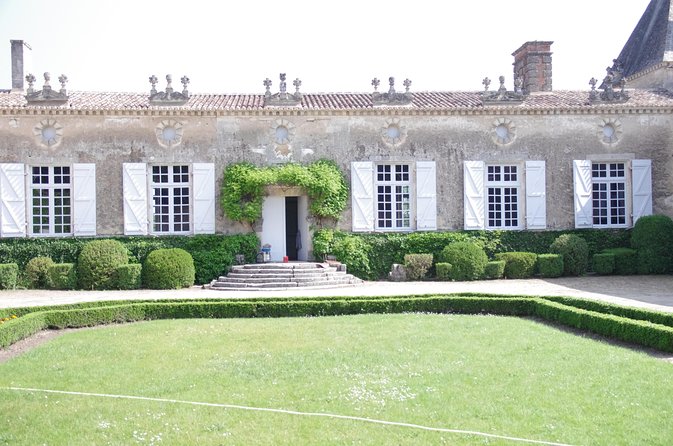 Saint Emilion Day Trip with Sightseeing Tour & Wine Tastings from Bordeaux - Saint-Émilion village, from guided walk to free time