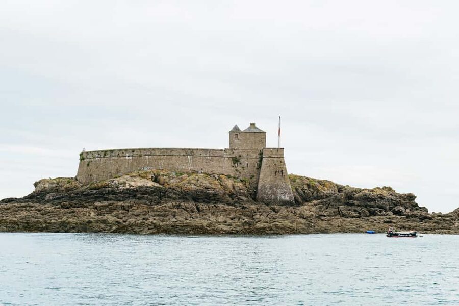 Saint-Malo: Guided Boat Tour with Local Captain - Key points at a glance