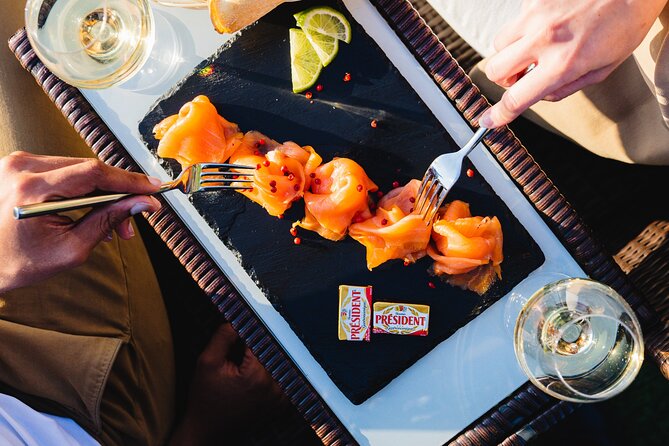 Seine River Dinner Cruise with Live Singer by VIP Yacht de Paris - Timing, group size, and the real value