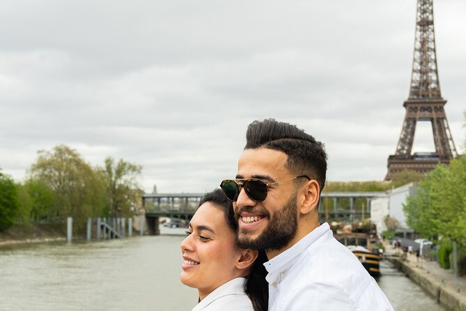 Seine River Dinner Cruise with Live Singer by VIP Yacht de Paris - The route past Paris’s great sights