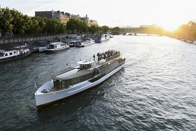 Seine River Guided Cruise by Vedettes de Paris - A useful first look at Paris from the Seine