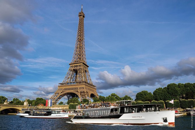 Seine River Guided Cruise by Vedettes de Paris - The Eiffel Tower begins the visual show
