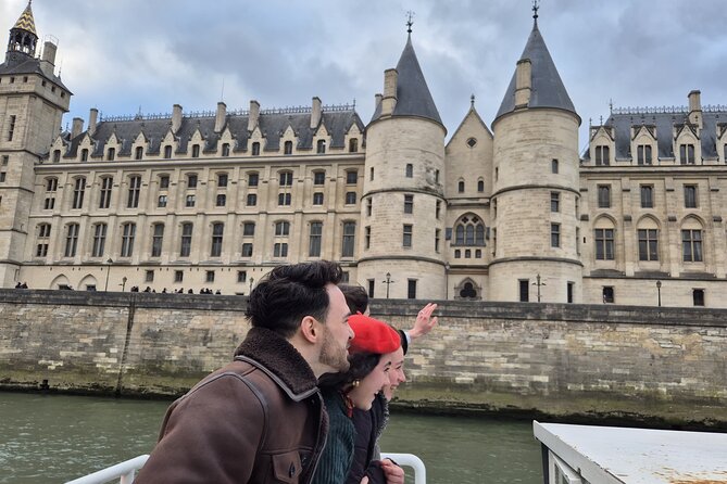 Seine River Sightseeing Guided Cruise by Vedettes du Pont Neuf - Choosing the upper deck or lower deck