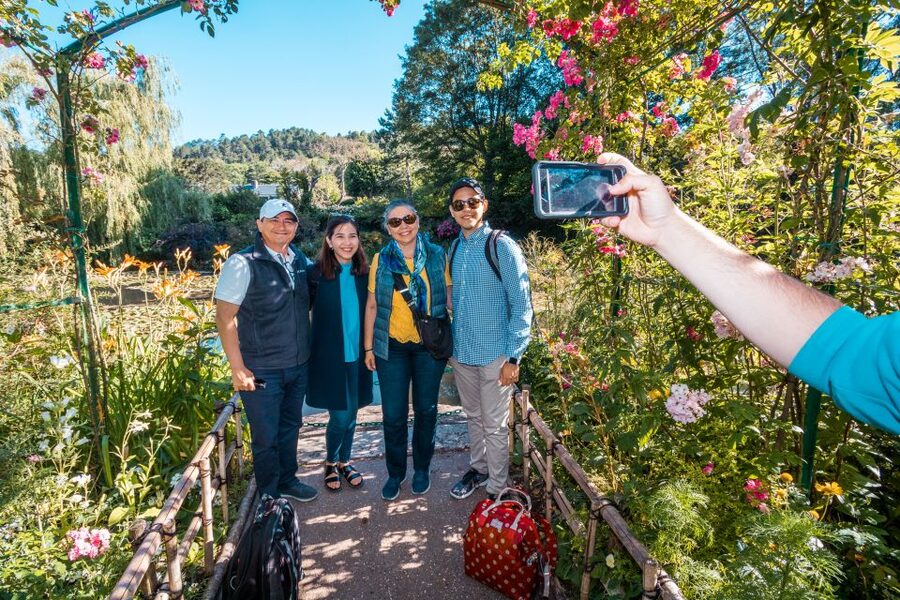 Small-Group Giverny and Van Gogh's Room in Auvers from Paris - Monet’s Tomb and a Brief Pause