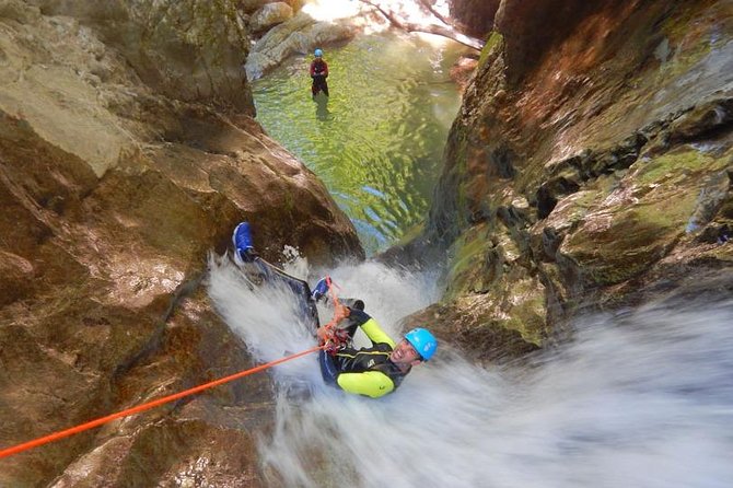 Sports canyoning in the Vercors near Grenoble - Meeting at Saint-Gervais and getting equipped