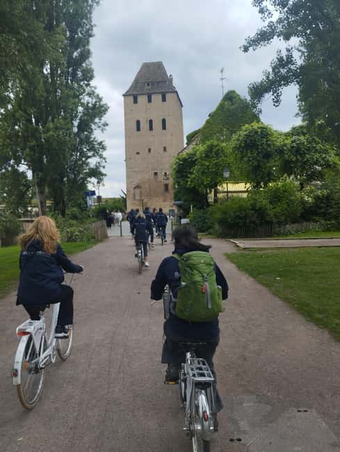 Strasbourg: Guided Bike Tour with a Local Guide - Guides, bikes, and the pace of the ride