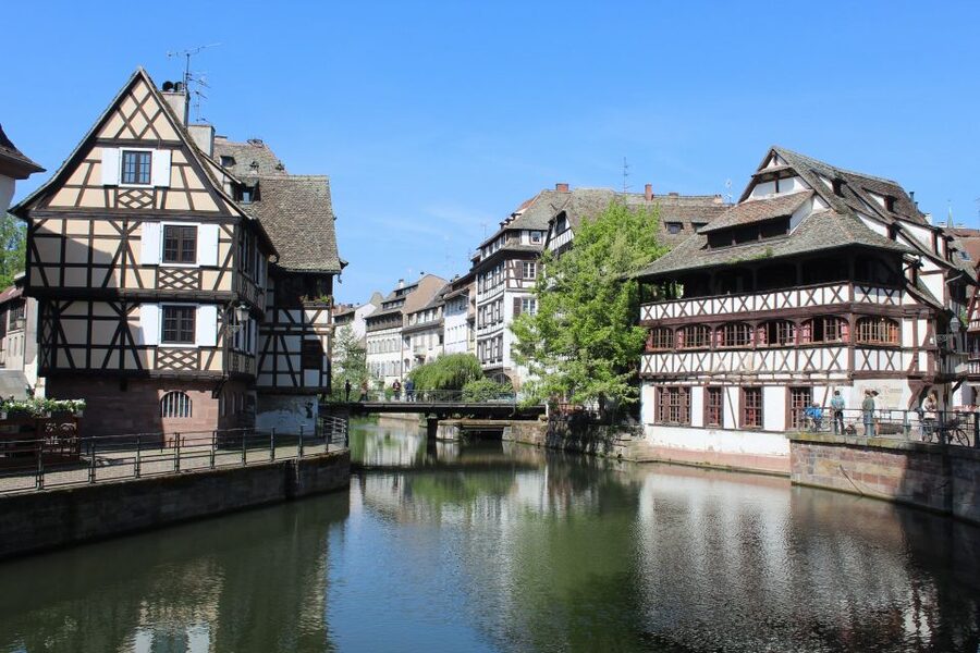 Strasbourg: Walking Tour with Local Guide - Covered bridges and the first look at Petite France