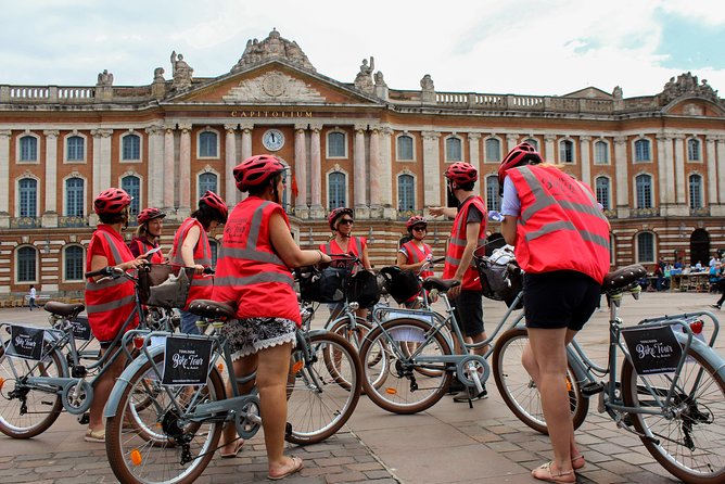 The essential of Toulouse by bike - Historic squares and the city center