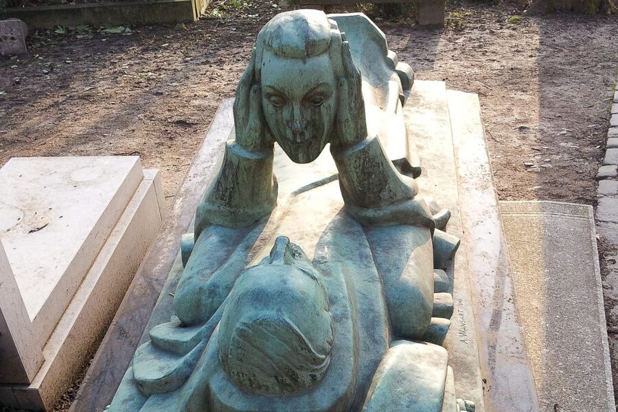 The Père Lachaise Cemetery: Guided 2-Hour Small-Group Tour - Key points to know before you book