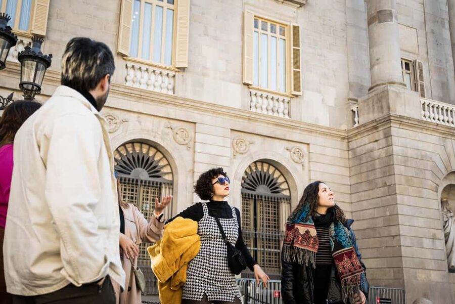 The Ultimate Bordeaux Food Tour: Full Meal & Fine Wines - Hôtel de Ville and the main meal