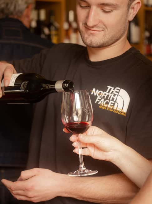 The Ultimate Bordeaux Food Tour: Full Meal & Fine Wines - The guides are a major part of the experience