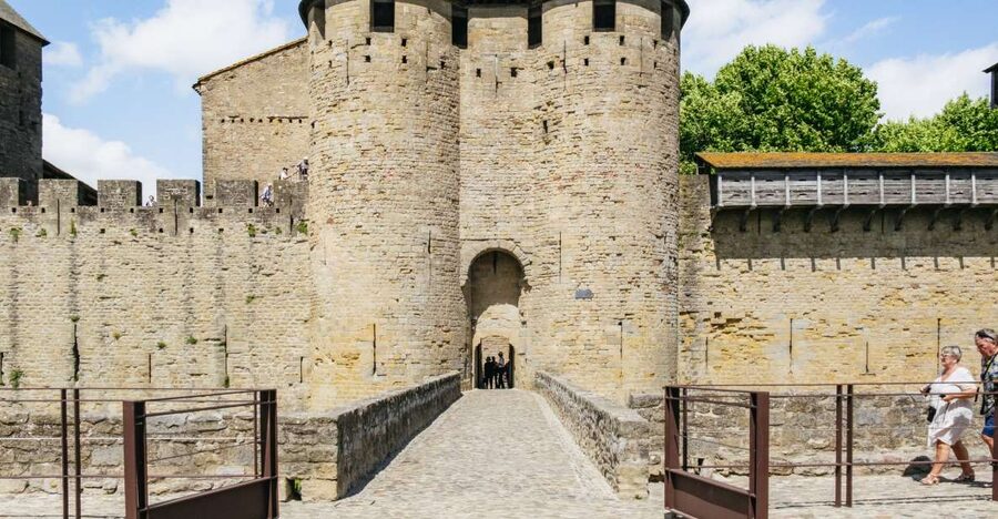 Toulouse: Carcassonne Day Trip by Coach with Audioguide - What this Toulouse day trip really offers