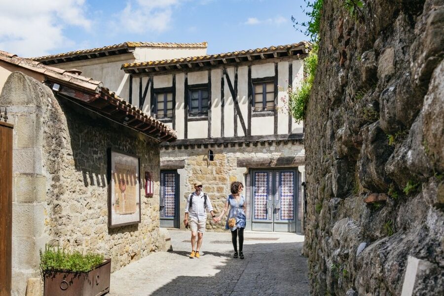 Toulouse: Carcassonne Day Trip by Coach with Audioguide - Entering the Cité de Carcassonne