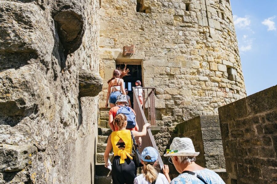 Toulouse: Carcassonne Day Trip by Coach with Audioguide - Lunch, shops, and the five-and-a-half-hour question