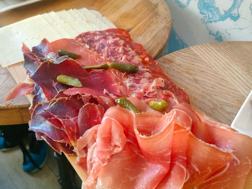 Toulouse: Guided Food Tour with Tastings - What the small group changes