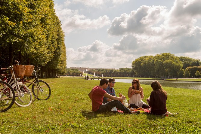 Versailles Bike Tour with Market, Gardens & Guided Palace Tour - Getting from Paris to Versailles by train