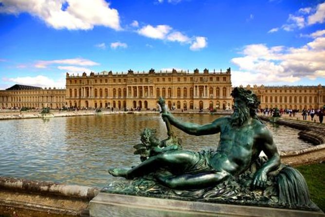 Versailles Château and Gardens Walking Tour from Paris by Train - Walking the Versailles gardens with a guide