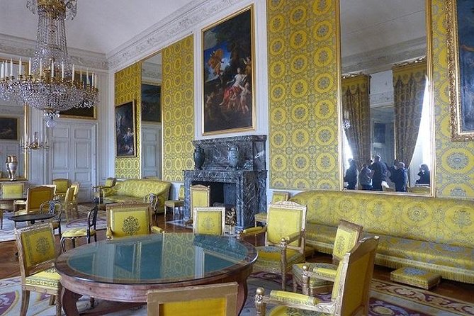 Versailles Guided Visit – Hotel Pickup, Meeting Point or None - Choosing the right package and group size