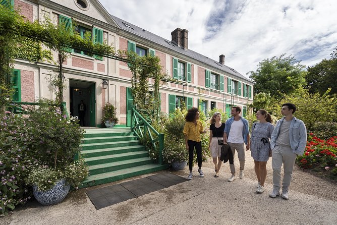 Versailles Palace and Giverny Monet House Visit with Lunch - Versailles gardens and the Musical Fountains Show