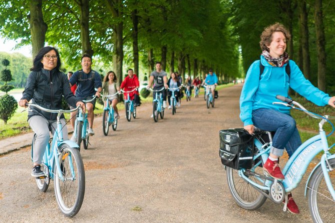 Versailles Palace Bike Tour with Market & Marie-Antoinette hamlet - The palace comes after the ride
