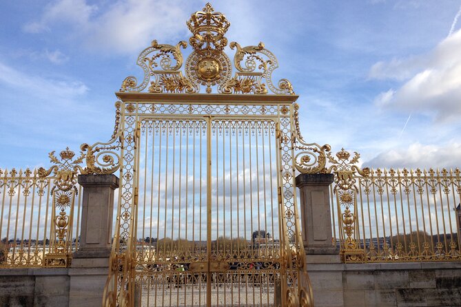 Versailles Palace Guided Tour with Reserved Entry - Why a guide helps at Versailles