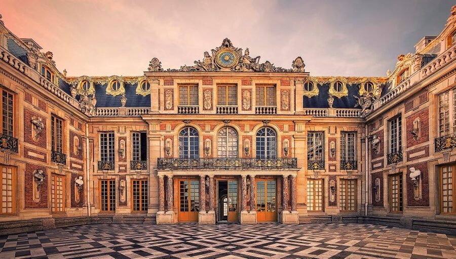 Versailles: Skip-the-Line Guided Tour of Palace with Gardens - Who should book this Versailles tour?